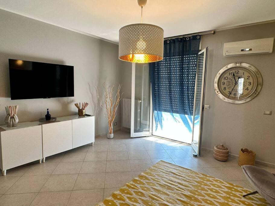 Faro Sul Mare Luxury Apartment - Zona Fiera Bari Exterior photo