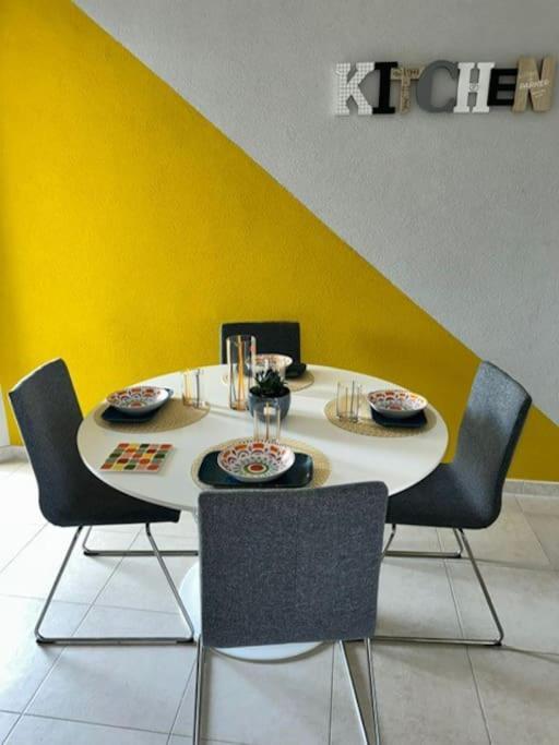 Faro Sul Mare Luxury Apartment - Zona Fiera Bari Exterior photo