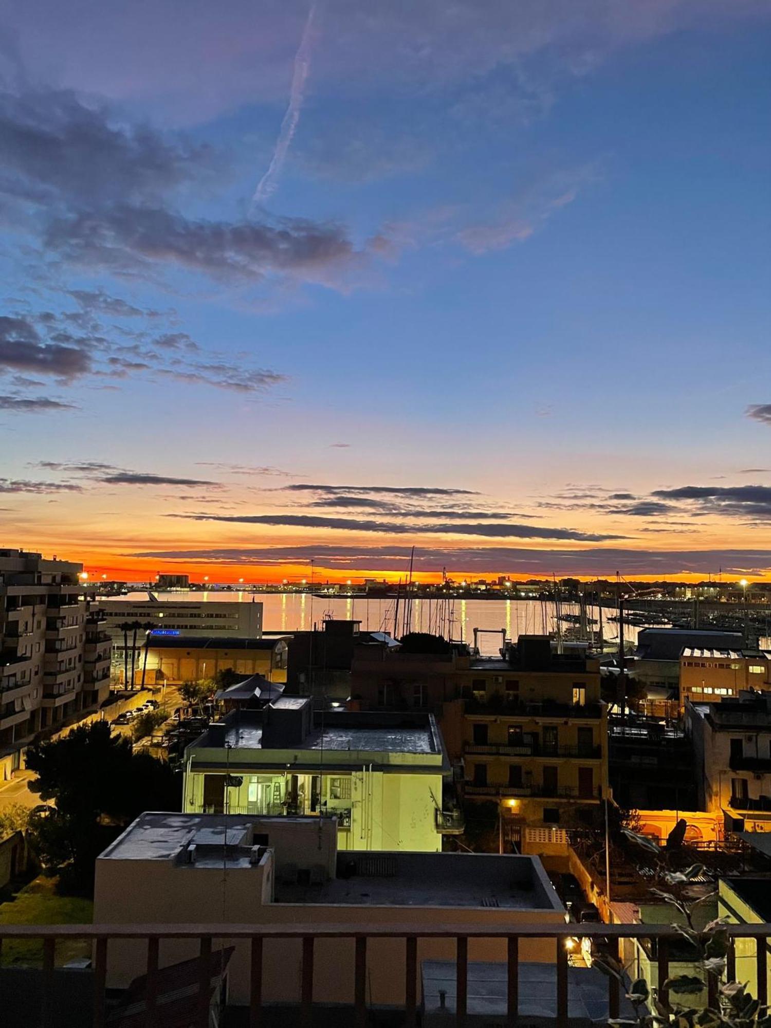 Faro Sul Mare Luxury Apartment - Zona Fiera Bari Exterior photo
